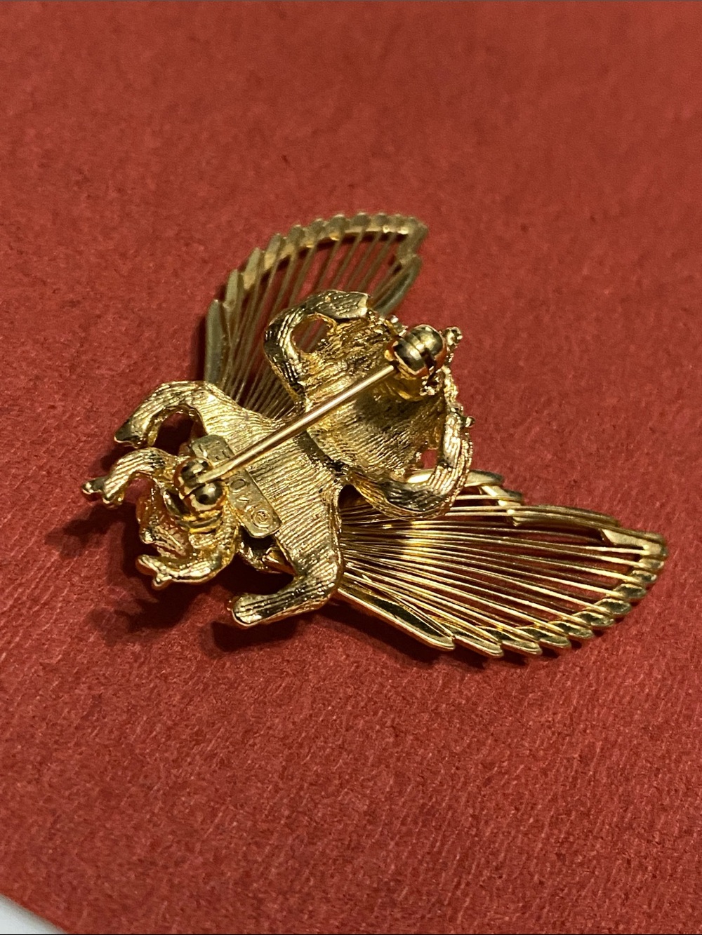 Monet Gold Bee Brooch - Picture 4 of 6